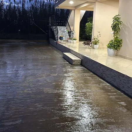 Airport Garden Retreat Guest house Domje